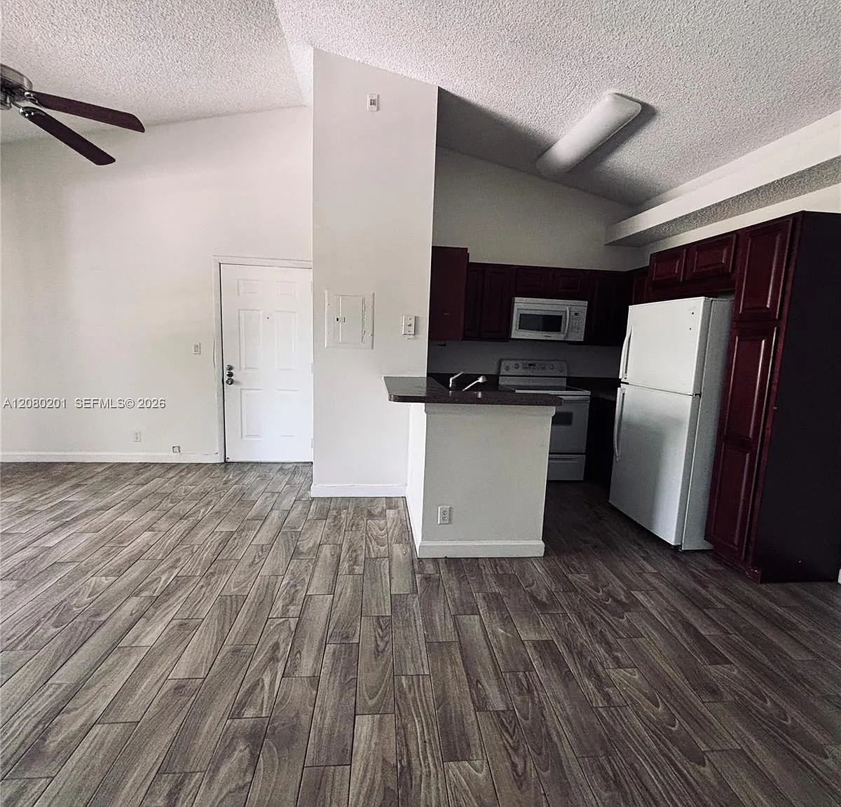 Coco Parc Condo — Photo 2