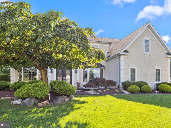 9 Cropwell Ln, Holland, PA 18966