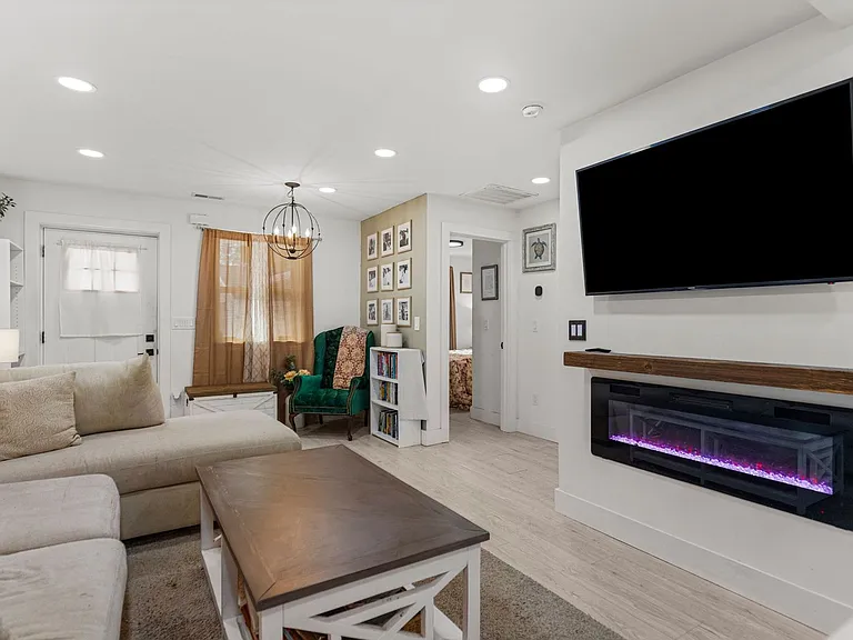 20 Virginia Dr — Photo 4
