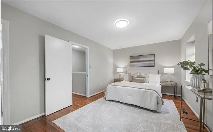 5822 Burke Manor Ct — Photo 22