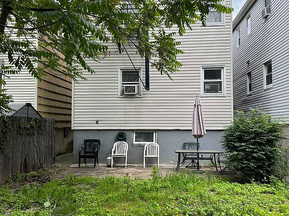 2nd image of 10 E 10th St