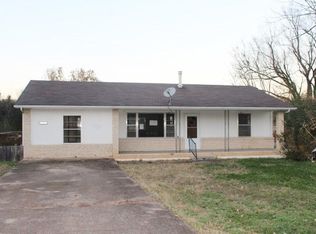 412 W 6th St, Yellville, AR 72687