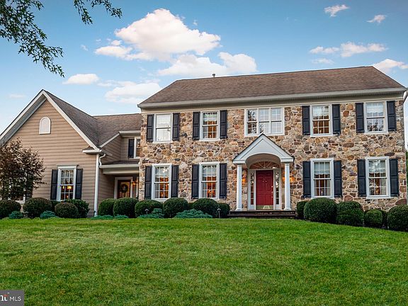 5th image of 28 Lily Pond Ln
