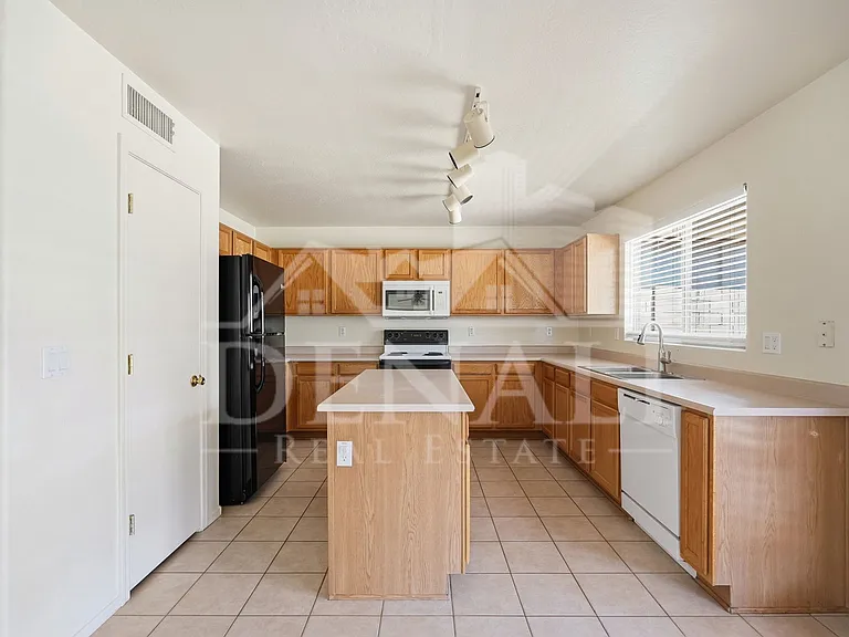 6107 N 135th Dr — Photo 8