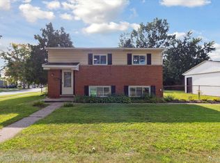 43256 Lira Dr, Sterling Heights, MI 48313
