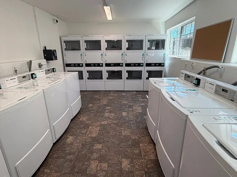 Fairway Park Manor — Photo 16