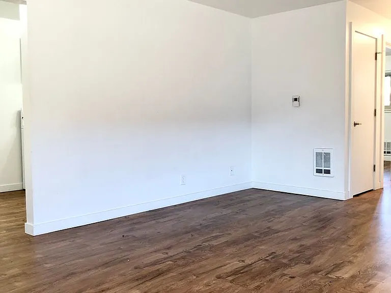 North Towne Manor — Photo 10
