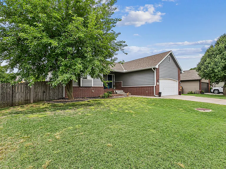 864 S Sunset Cir — Photo 2