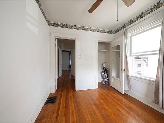 5th image of 833 Norwich Ave