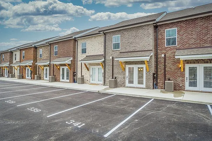 2 bed, 2.5 bath, 1250 sqft, $1,350 — Photo 2