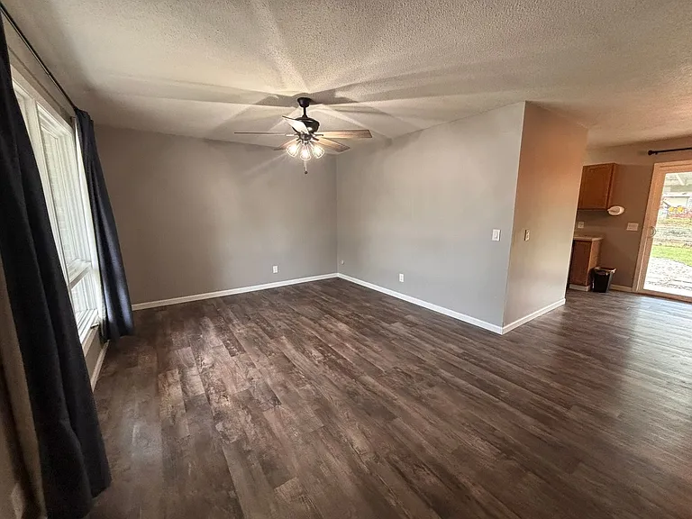 110 Texas St — Photo 4