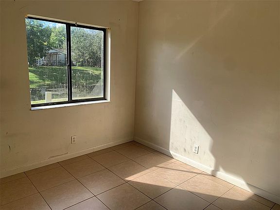 3rd image of 10850 Royal Palm Blvd