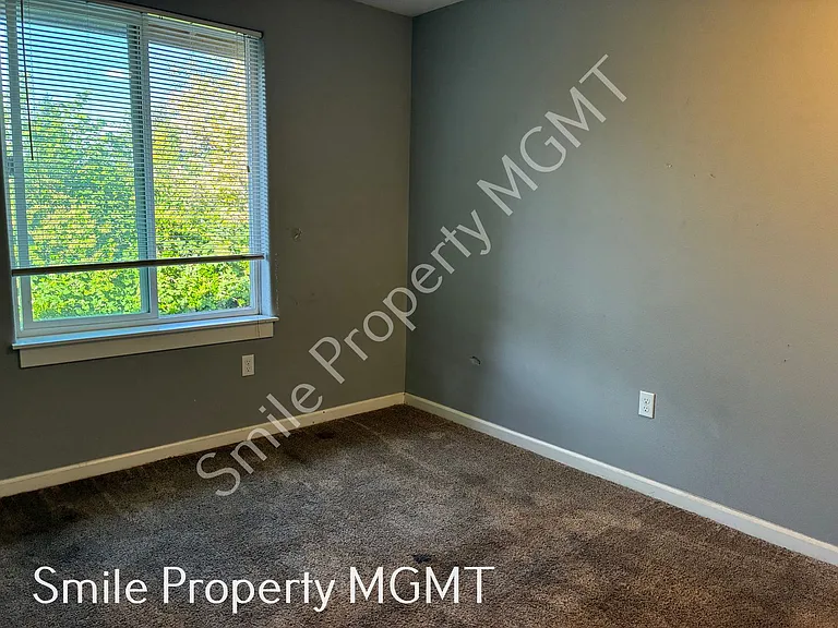 19416 SE River Rd — Photo 10
