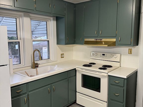 4th image of 2637 Revere Ave