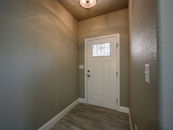 3rd image of 411 Hamilton Rd