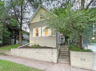 916 Farrington St, Saint Paul, MN 55117