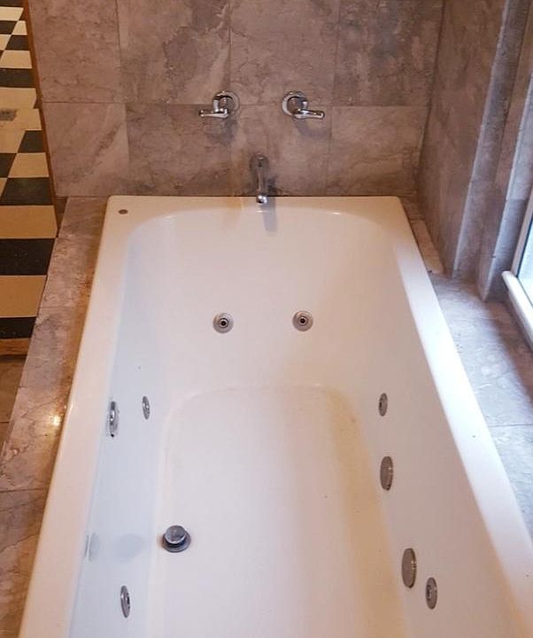 Deep soaking jacuzzi tub