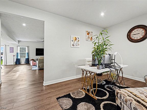 5th image of 3268 Stoneleigh Rd