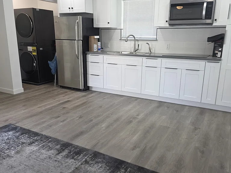 402 E Pine St — Photo 17