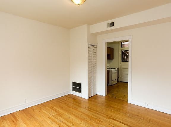 5th image of 823 W Waveland Ave APT 2S