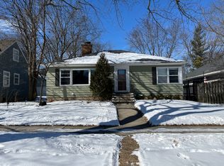 825 S 2nd St, St Charles, IL 60174