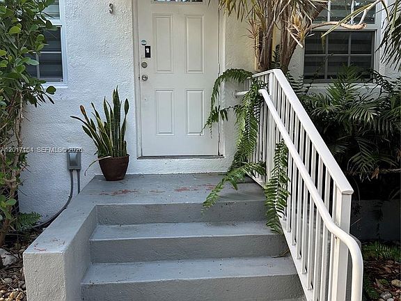 2nd image of 8401 Crespi Blvd APT 3
