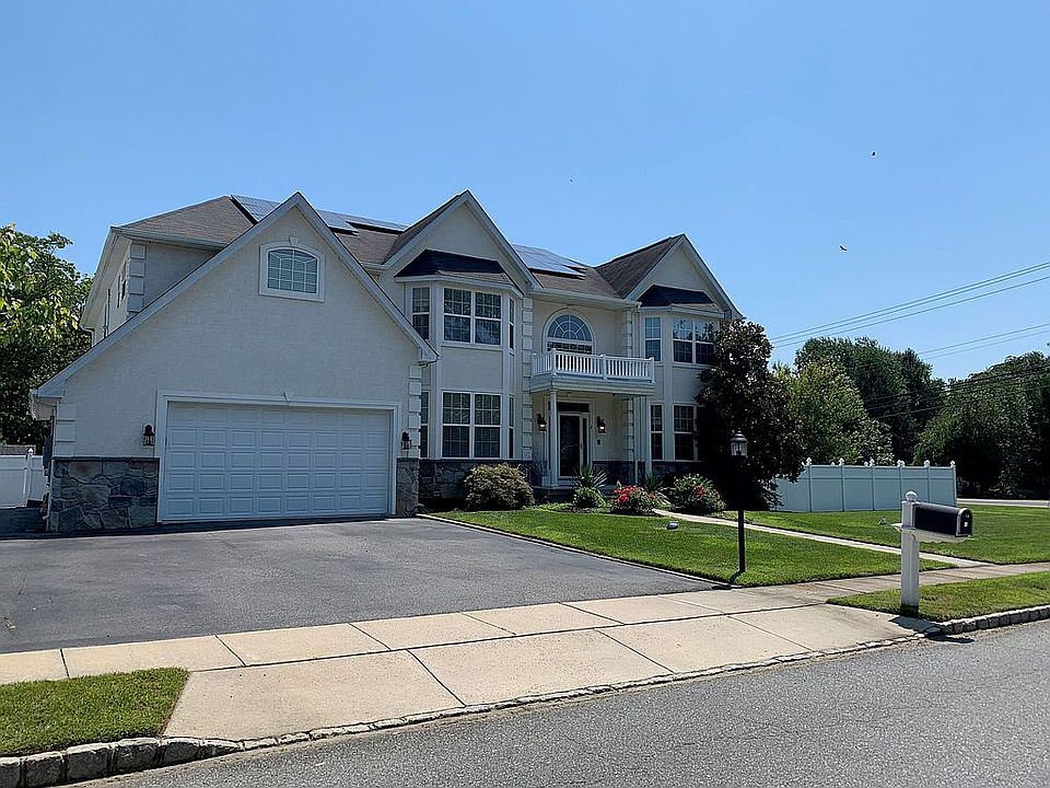 1st image of 2 Emerald Dr