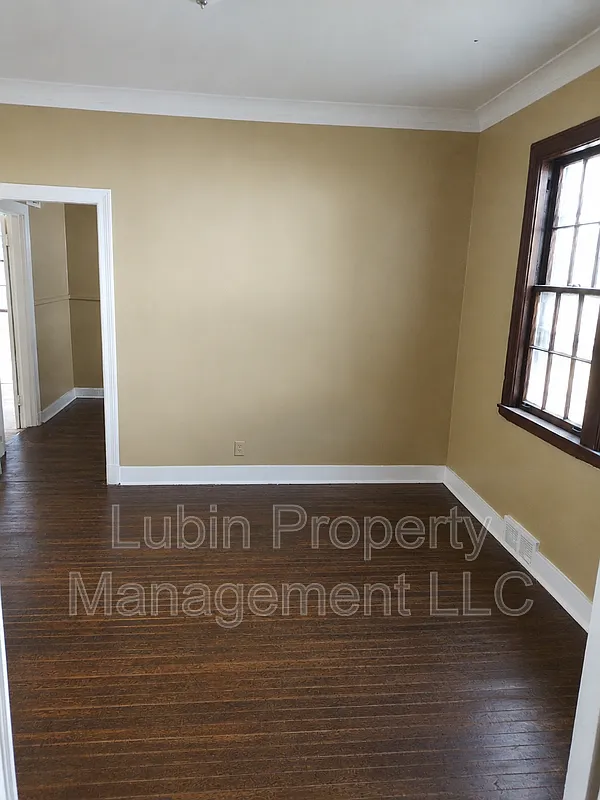 3 bed, 1.0 bath, 1224 sqft, $950 — Photo 3