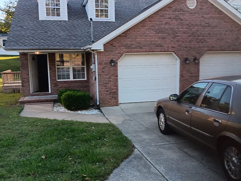 525 Charleston Ave — Photo 1