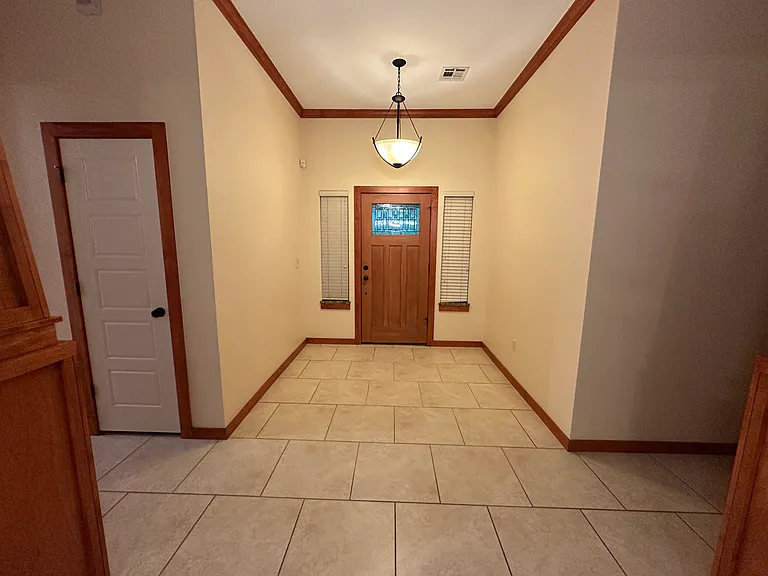 2709 Belmont Dr — Photo 4