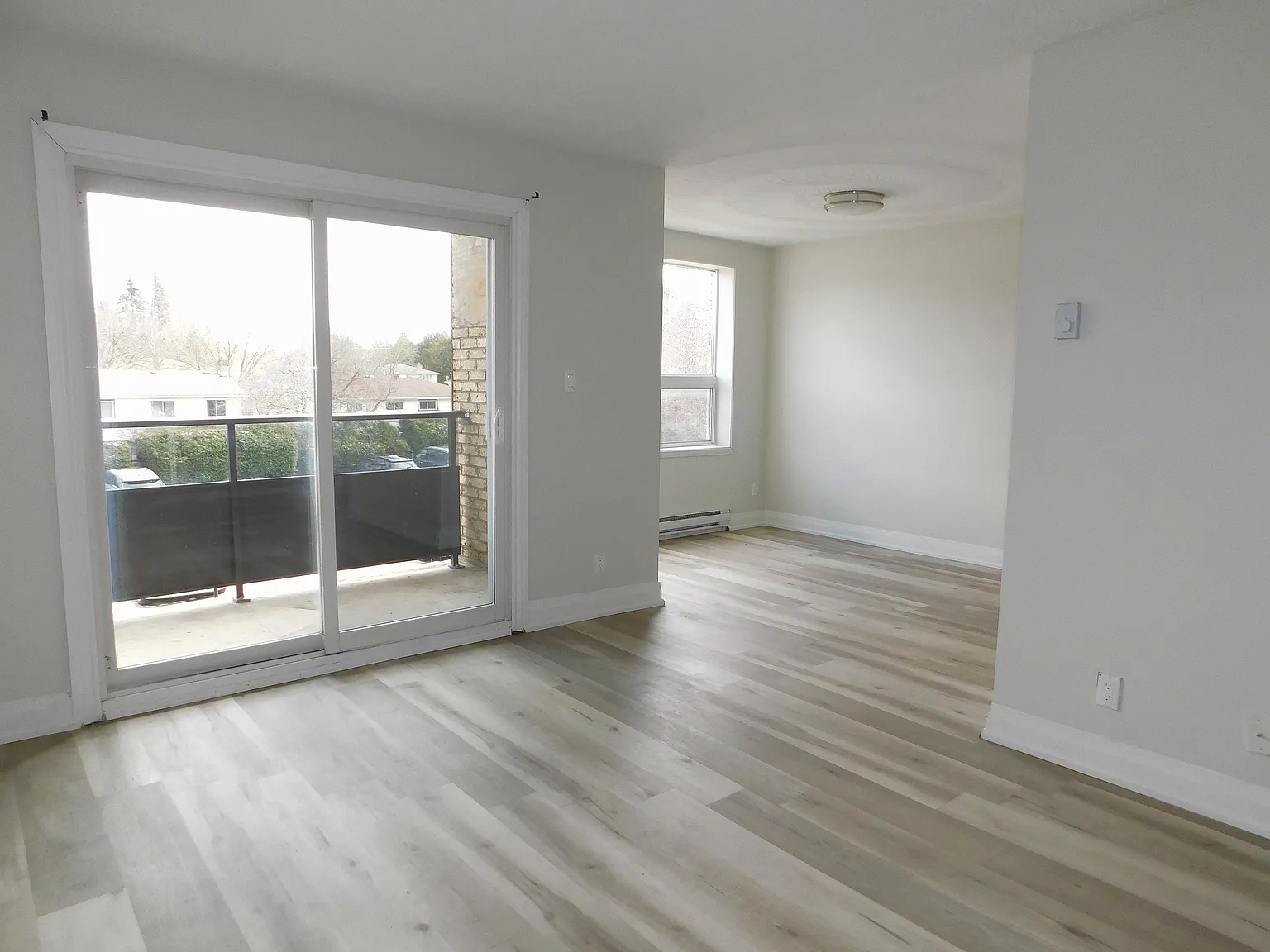 192 Kemp Crescent — Photo 3