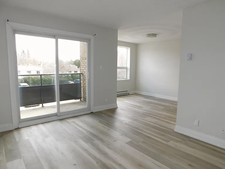 192 Kemp Cres — Photo 3