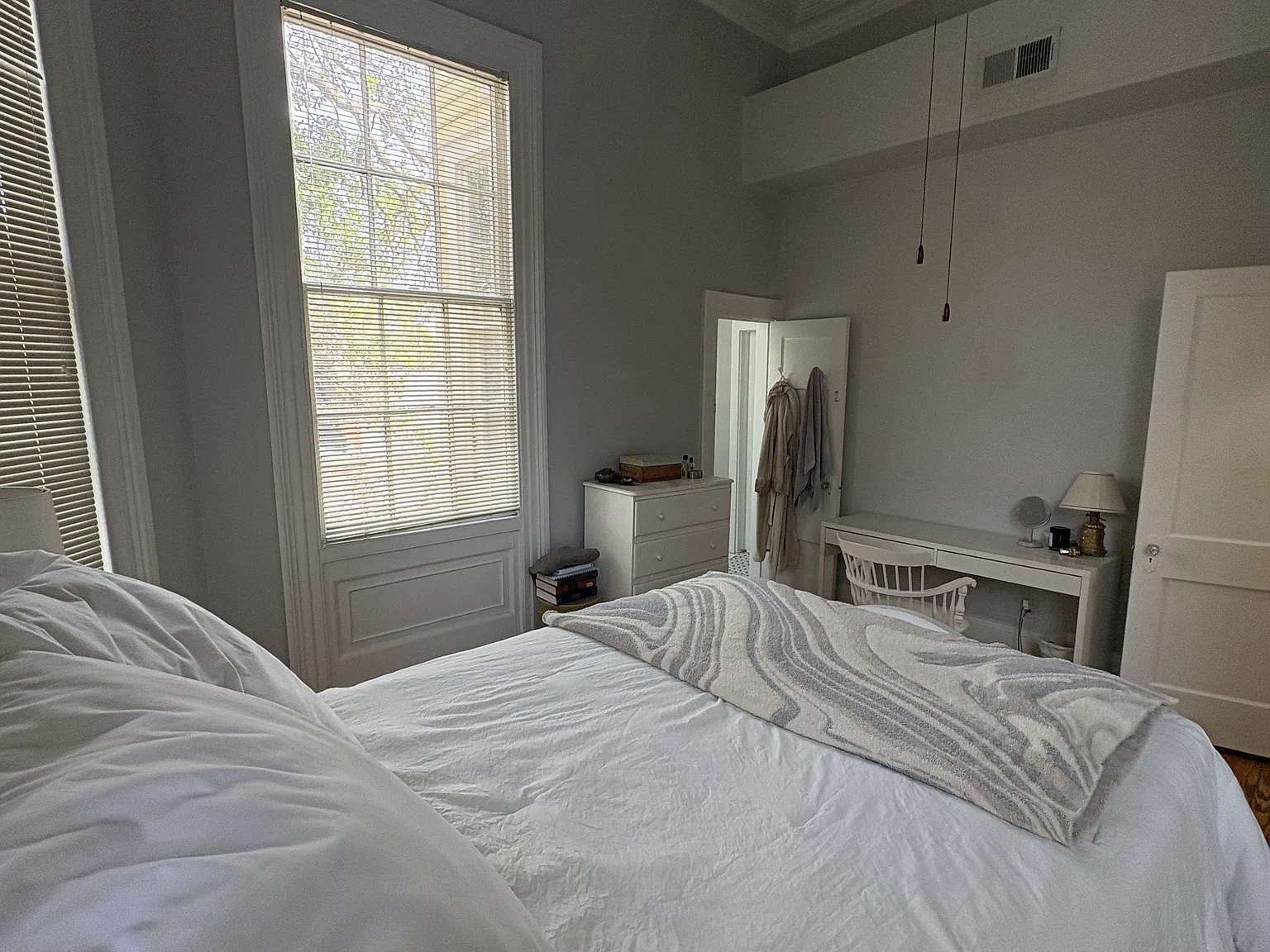 2 bed, 1040 sqft, $3,600 — Photo 3