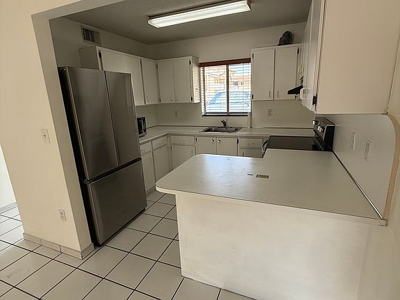 5th image of 3051 W 76th St #104