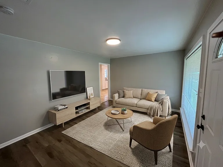 4502 Donnie Ave — Photo 2