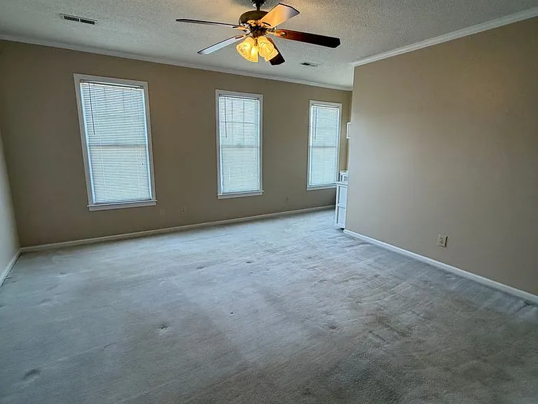 2076 Howlong Ave — Photo 28