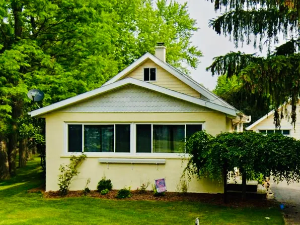 402 Richfield Ave, Springfield, MI 49037