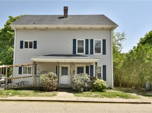 4 Cushing St NE, Cumberland, RI 02864