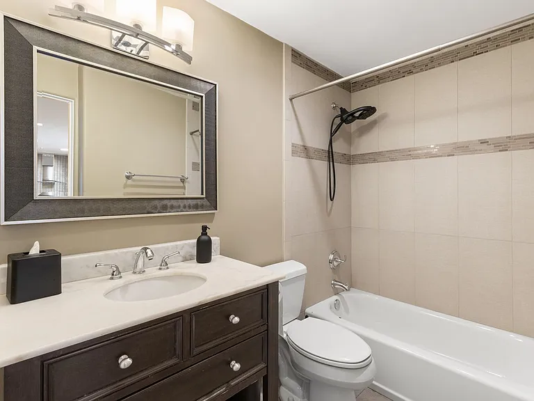 11033 N 74th St — Photo 21