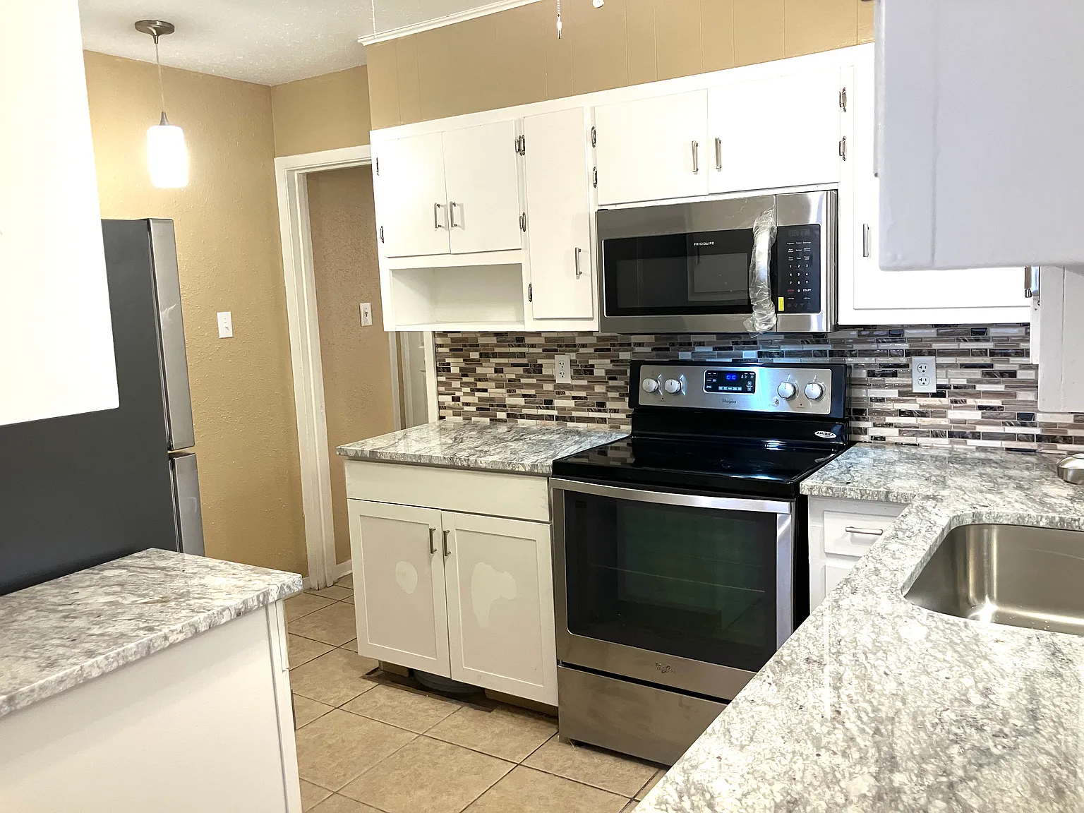 2 bed, 923 sqft, $1,450 — Photo 3