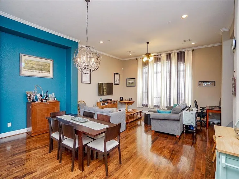 1025 W 21st St #D — Photo 15