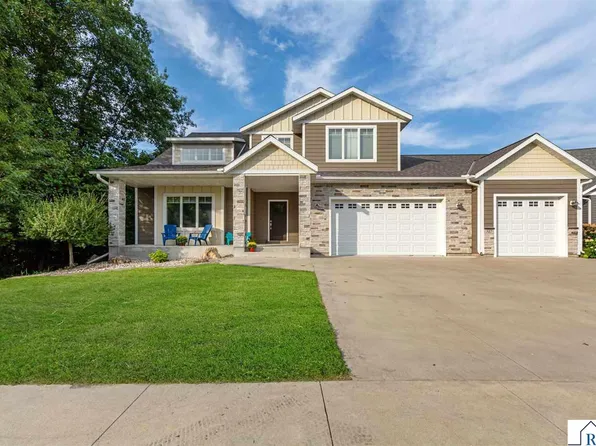 317 Oak Marsh Dr, Mankato, MN 56001