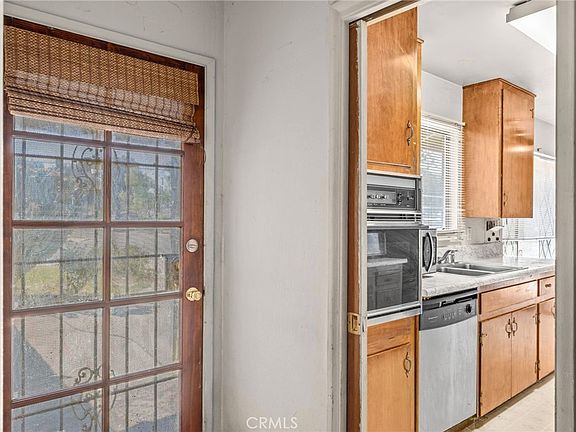4th image of 8811 California Ave