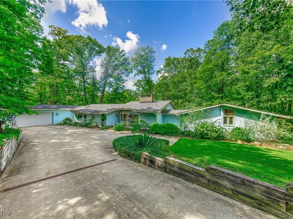 12432 Woodin Rd, Chardon, OH 44024