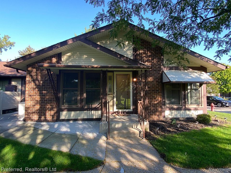 1st image of 40728 Newport Dr