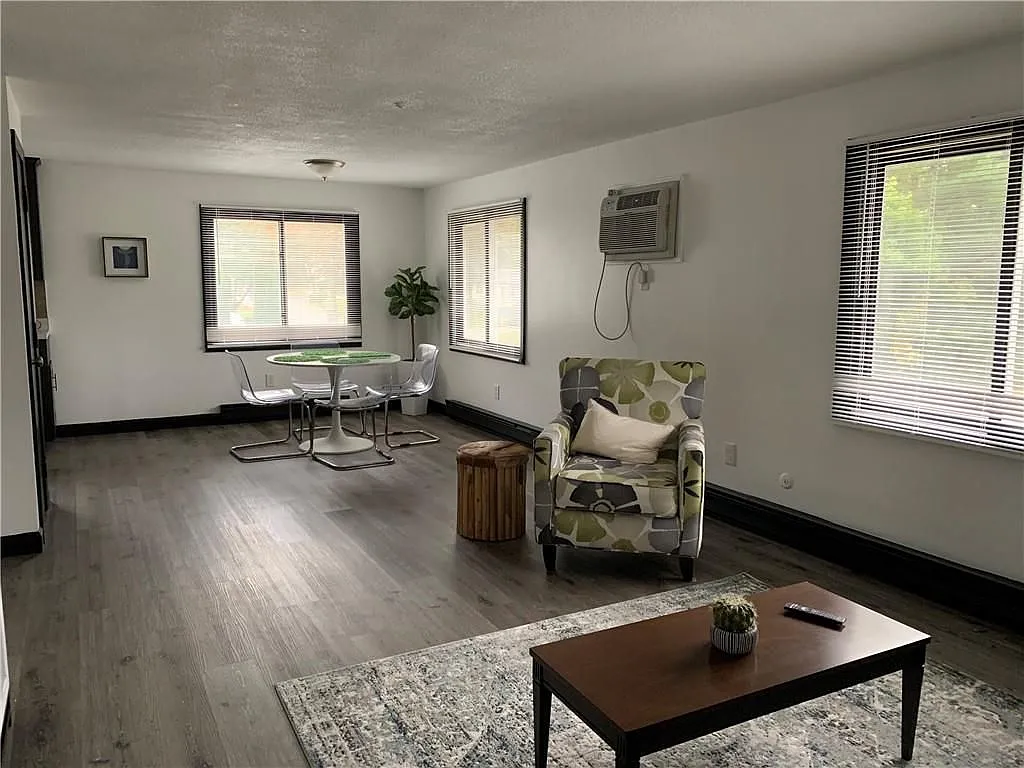 1 bed, 1.0 bath, 700 sqft, $1,750 — Photo 2