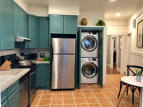 3rd image of 325 Caselli Ave