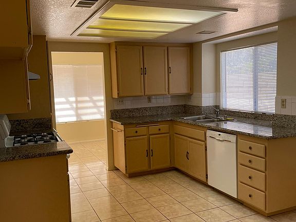 4th image of 3412 Evergreen Dr