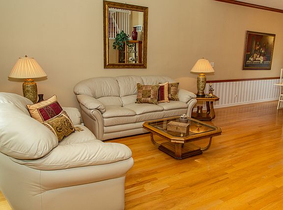 2nd image of 3910 Wisteria Ct