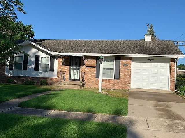 1st image of 1005 N Illini Ave